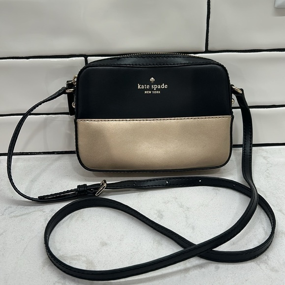 Kate Spade $178 Ivy Street Clover Crossbody Genuine Cowhide Leather Black Gold - Picture 3 of 16
